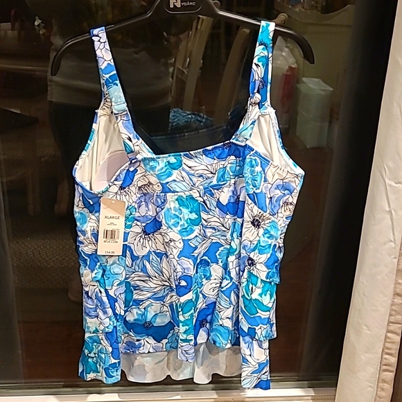 Women's new bathing suit top in XL - Picture 2 of 3